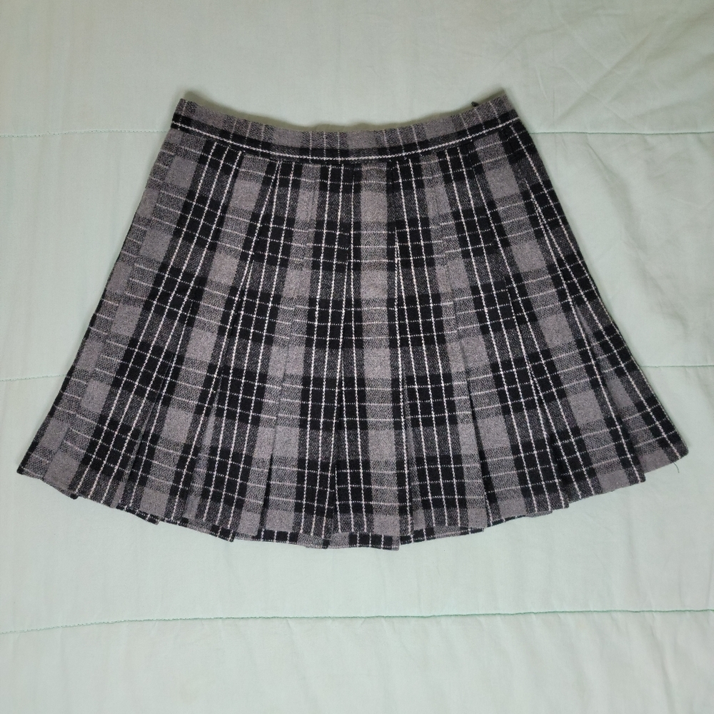 Plaid wool pleated mini skirt with inside lining